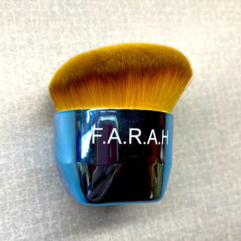 NWOT Farah blush brush